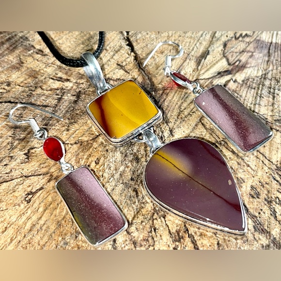 Mookaite Pendant & Earrings Set - Picture 3 of 9
